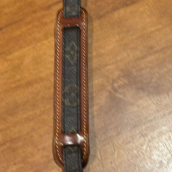 LOUIS VUITTON DANUBE 21 MONOGRAM CROSSBODY BAG DUST BAG & BOX GOLD HARDWARE 🤎🧡 - Picture 16 of 17